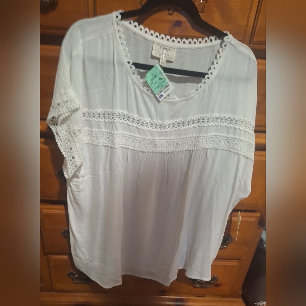 NWT White Lace Trim Women's Top Blouse 3X Flower &‎ Feather